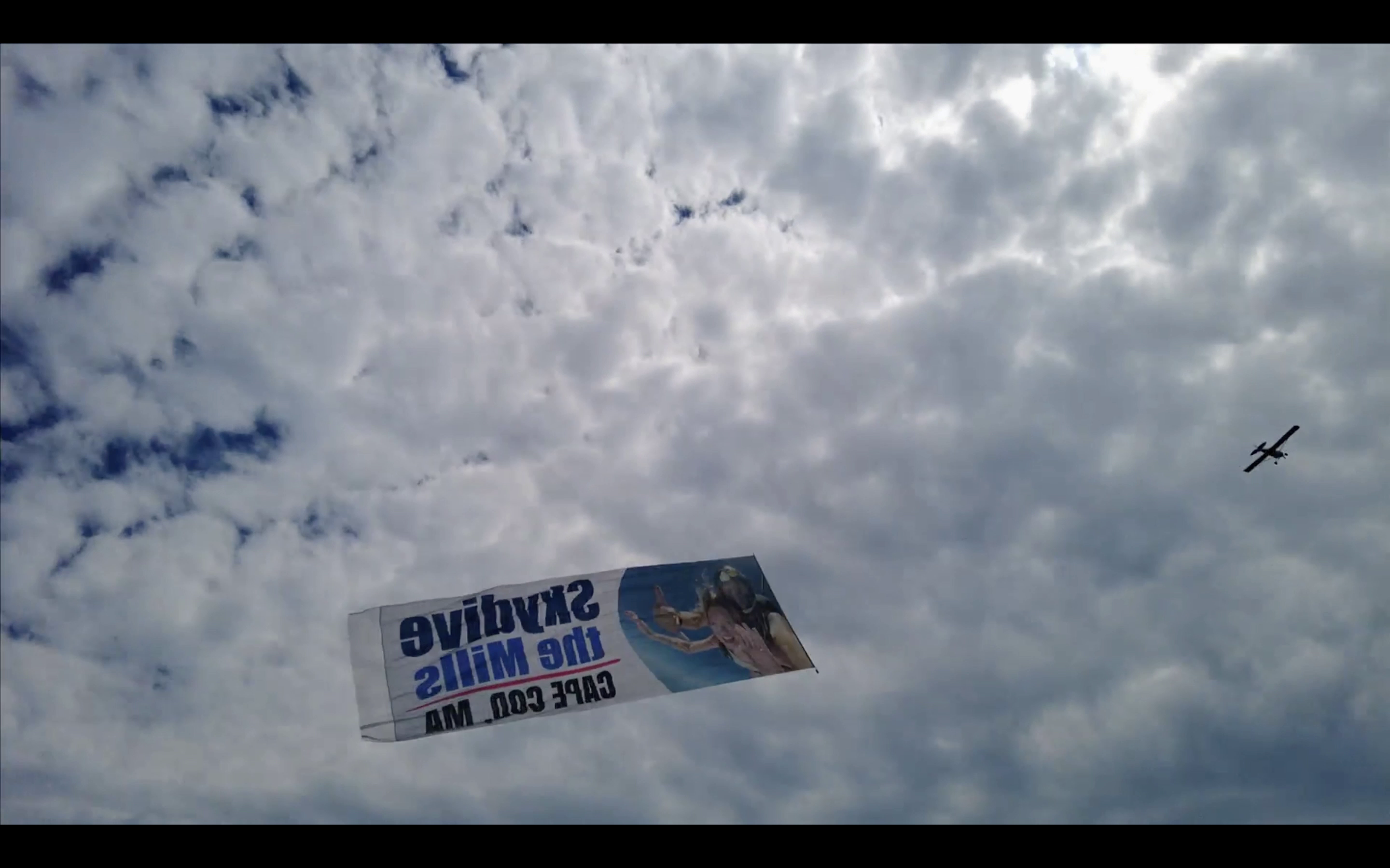 The surprising way those beach plane banners get airborne - Vimarsana News