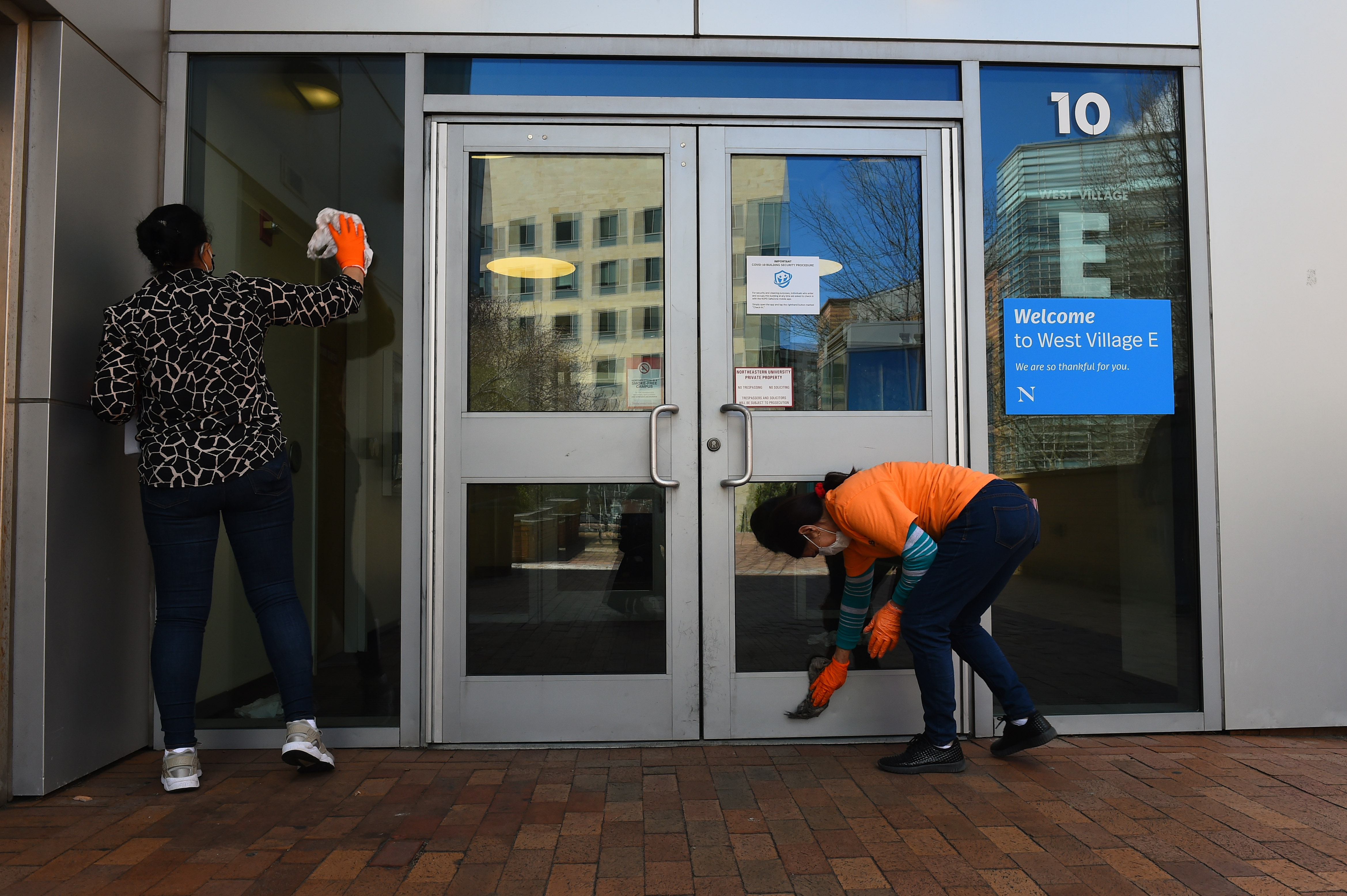 Northeastern University asks students with COVID to self-isolate inside dorms - Vimarsana News