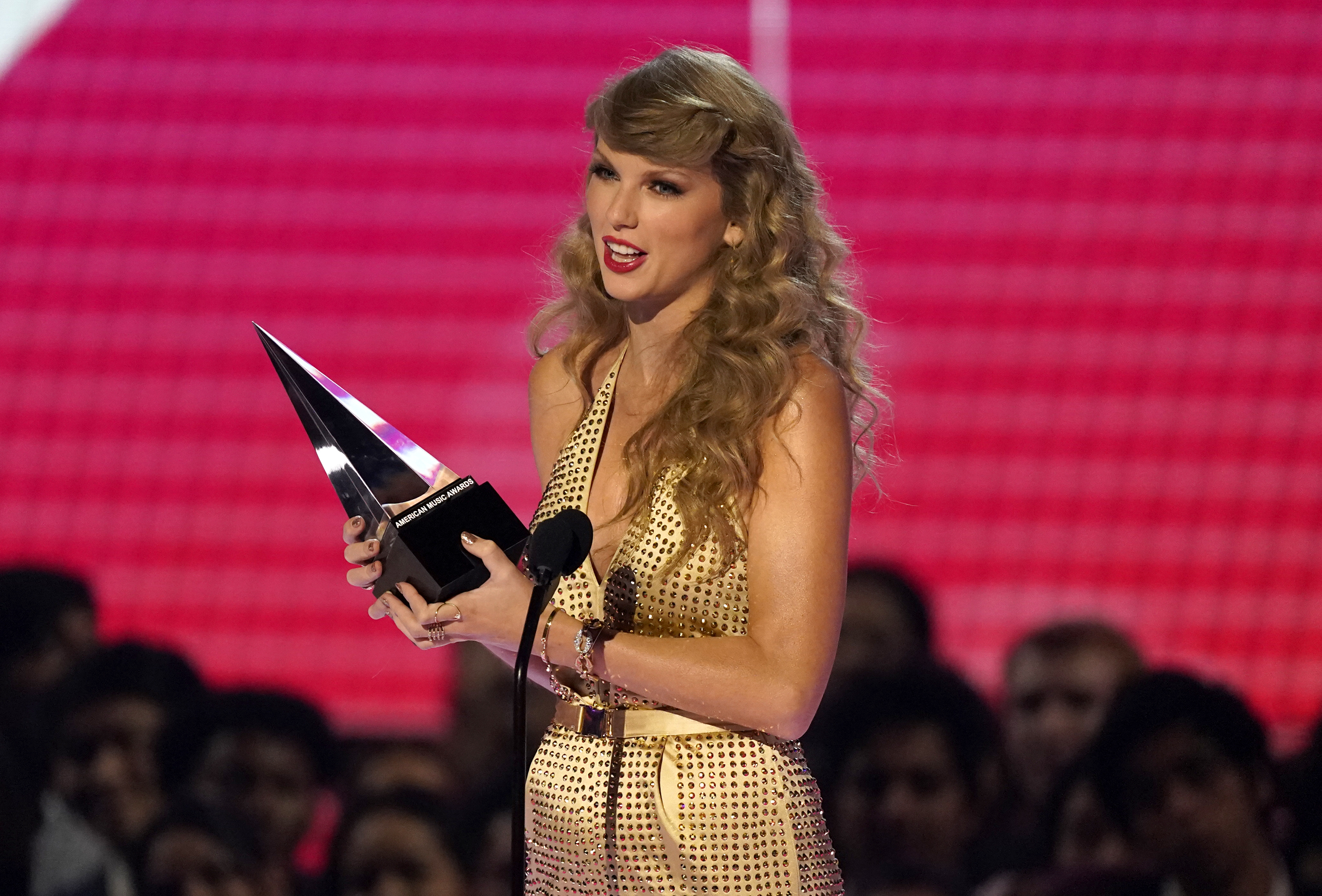 Swift justice: What's behind Taylor Swift fans' lawsuit against Ticketmaster? - Vimarsana News