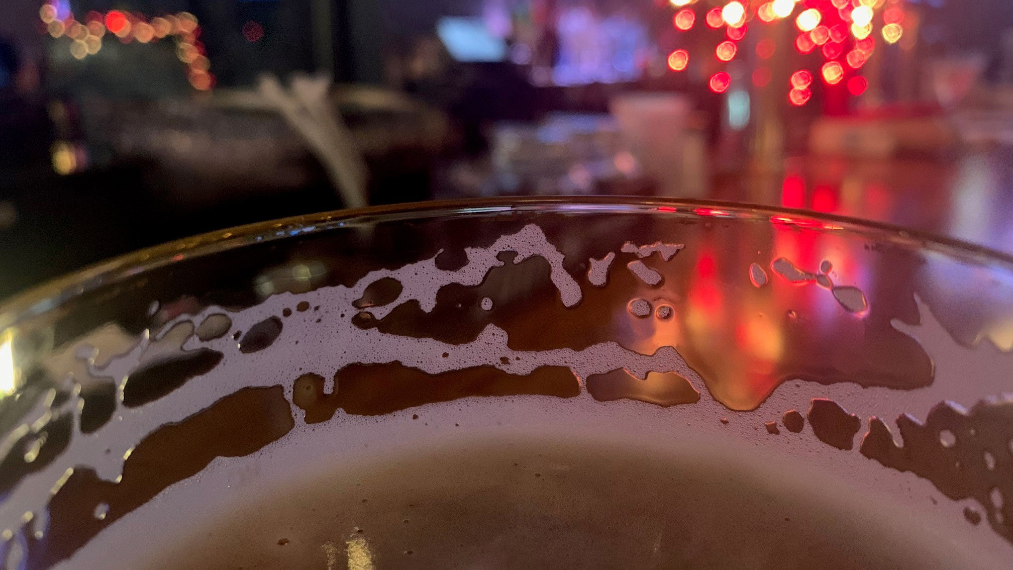 Why does your beer's foam stick to the side of the glass — and does it really mean your glass is clean? - Vimarsana News