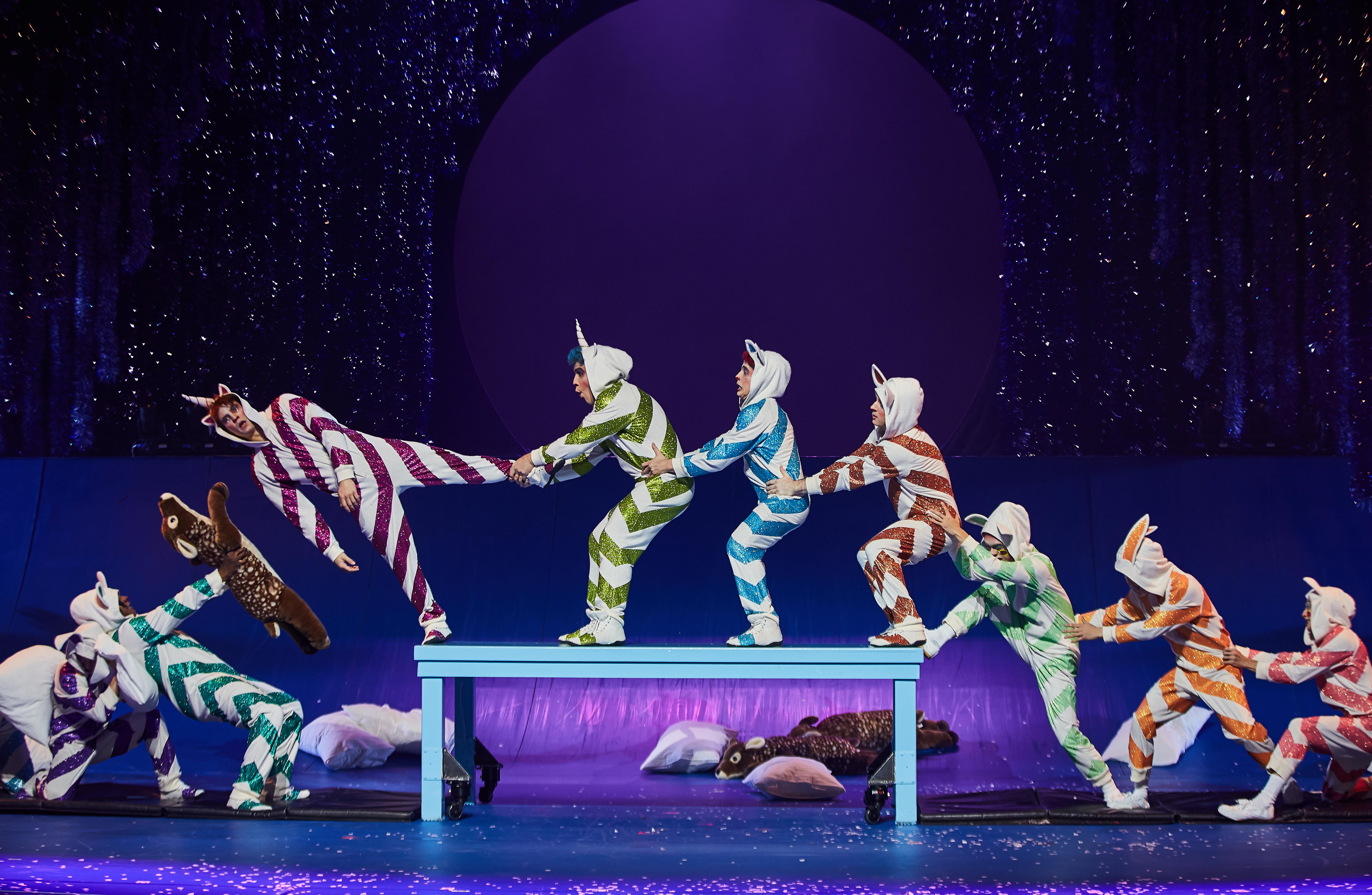 Cirque du Soleil literally jumps through hoops to put on a holiday show - Vimarsana News