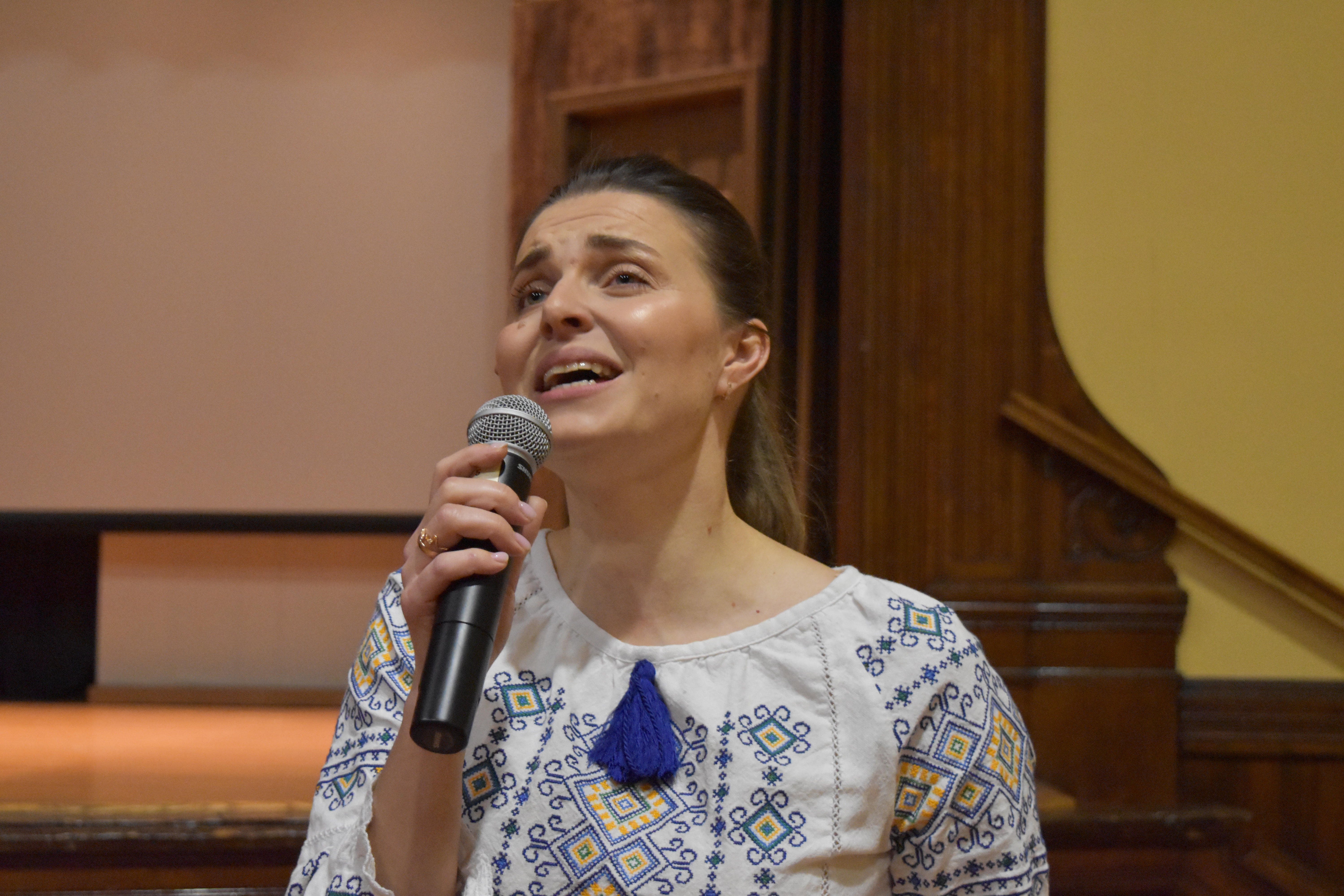 'Heartbroken' by the tragedy of war, a Ukrainian opera singer performs in Belmont - Vimarsana News