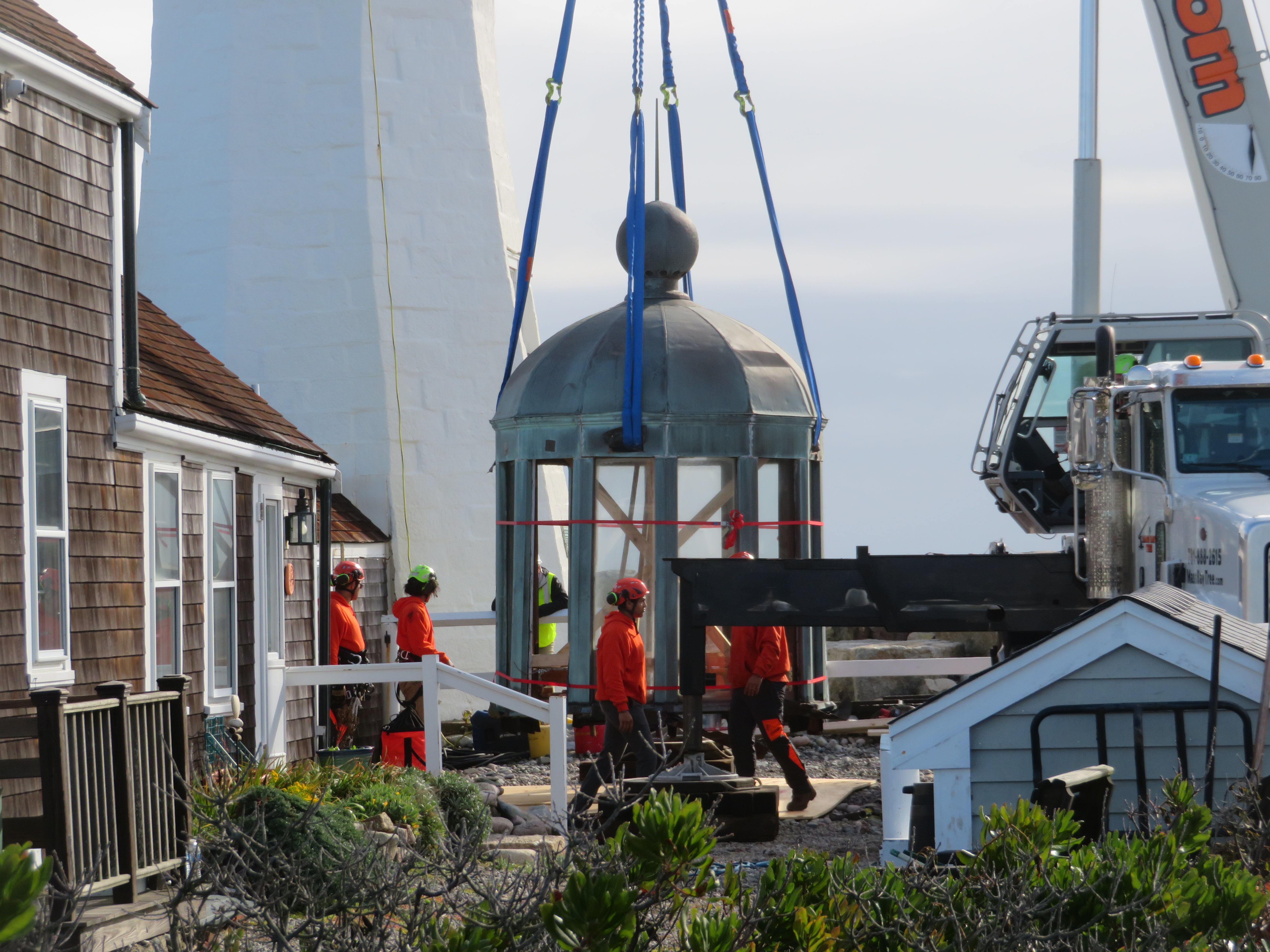Scituate Lighthouse lantern room comes down after 92 years - Vimarsana News
