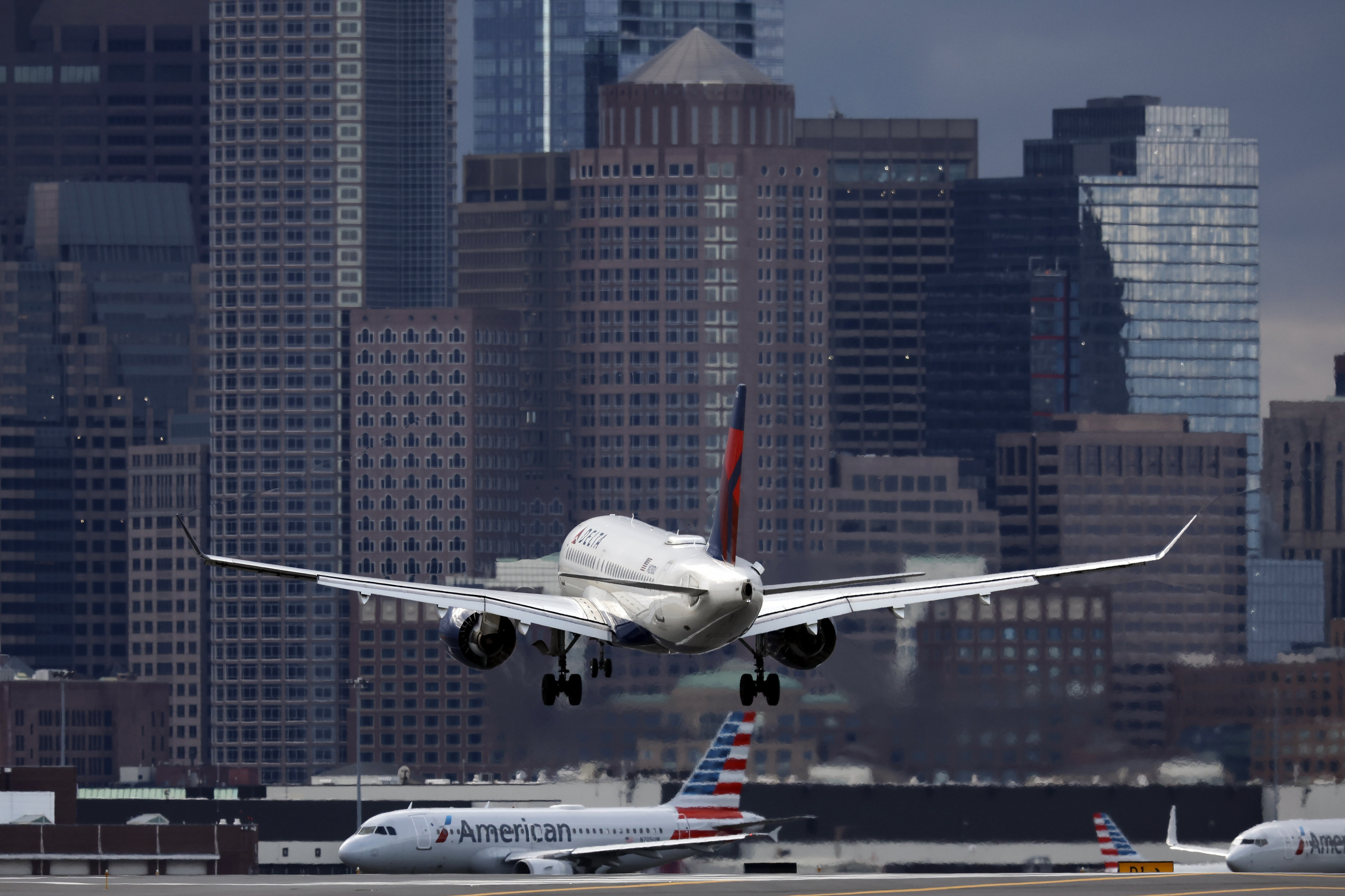 Close call at Logan not due to a lack of technology, experts say - Vimarsana News