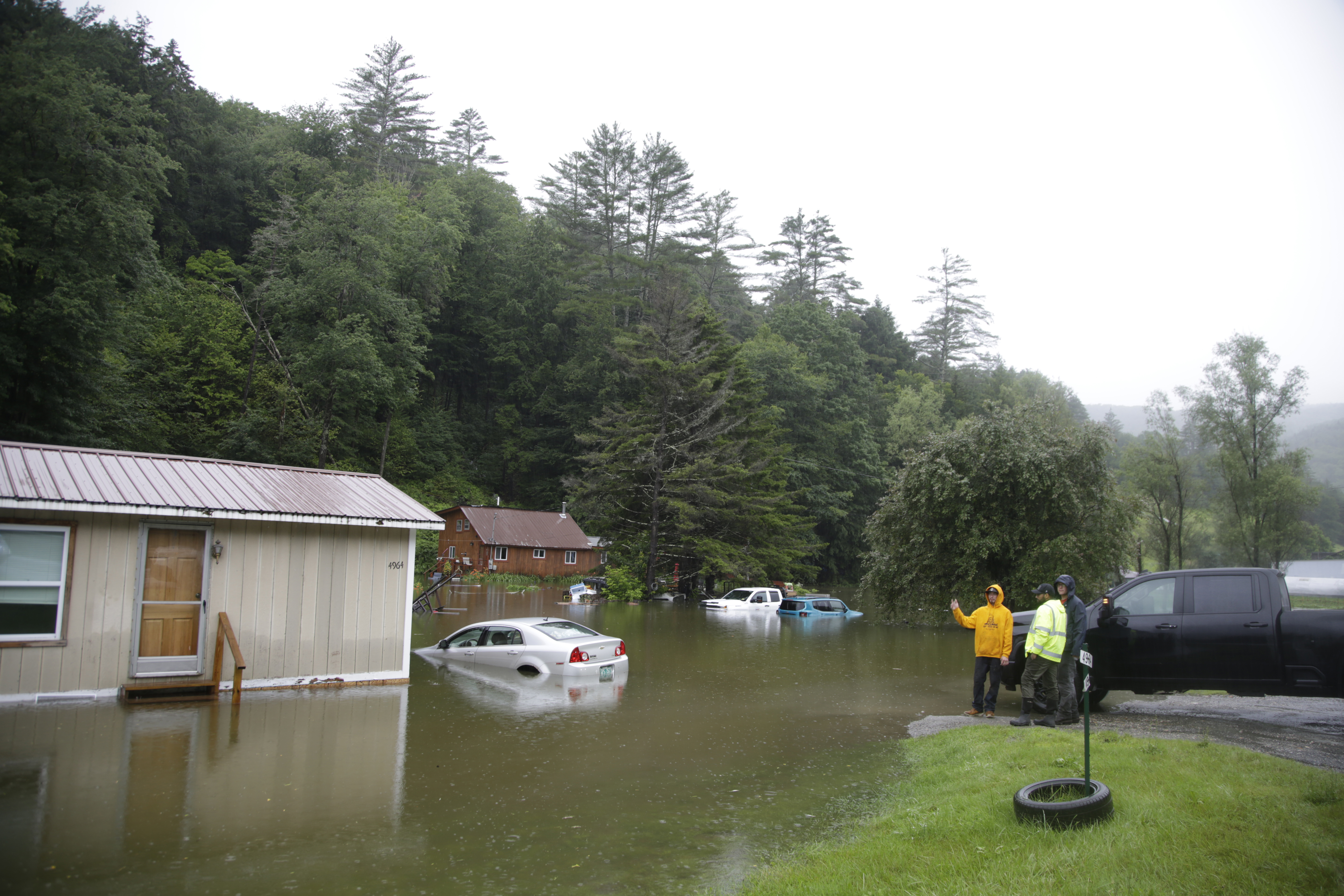 A surging river floods Vermont's capital as crews rescue more than 100 people - Vimarsana News