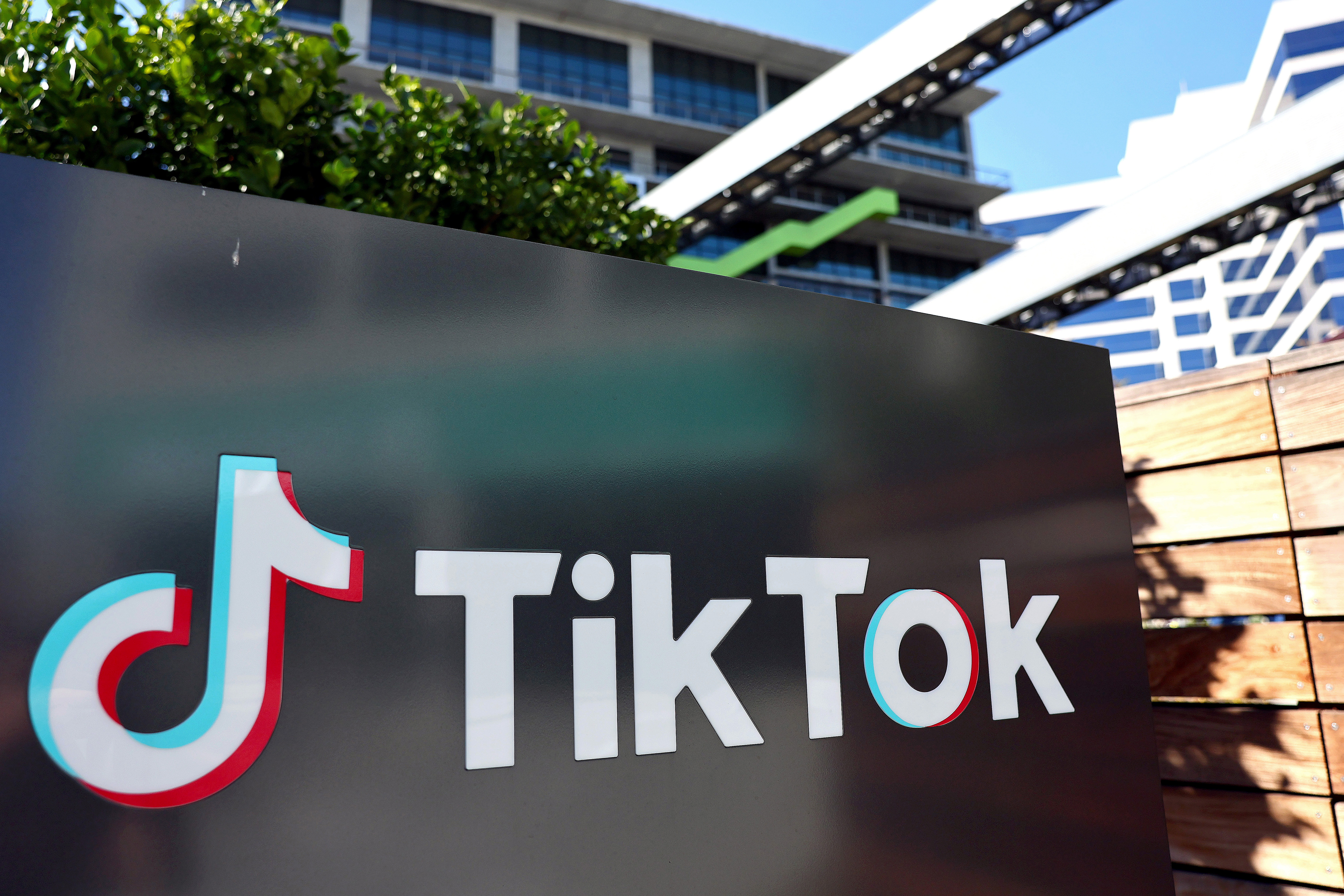 From Twitter chaos to TikTok bans to the metaverse, social media had a rocky 2022 - Vimarsana News