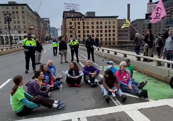 Climate protestors disrupt morning commute in downtown Boston - Vimarsana News