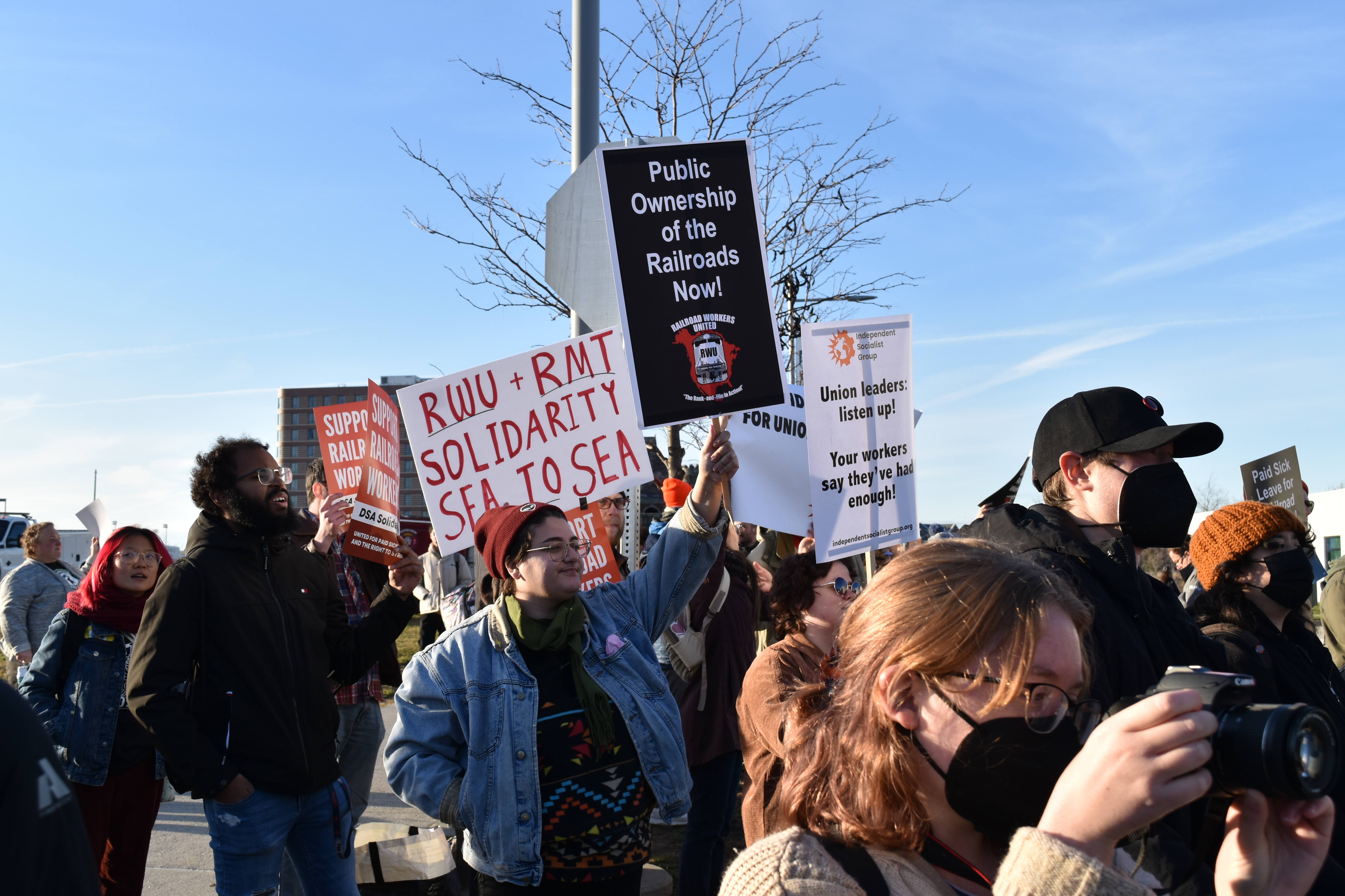 'I thought he was better than that': Rail workers, activists protest Biden's move to avoid rail strike - Vimarsana News