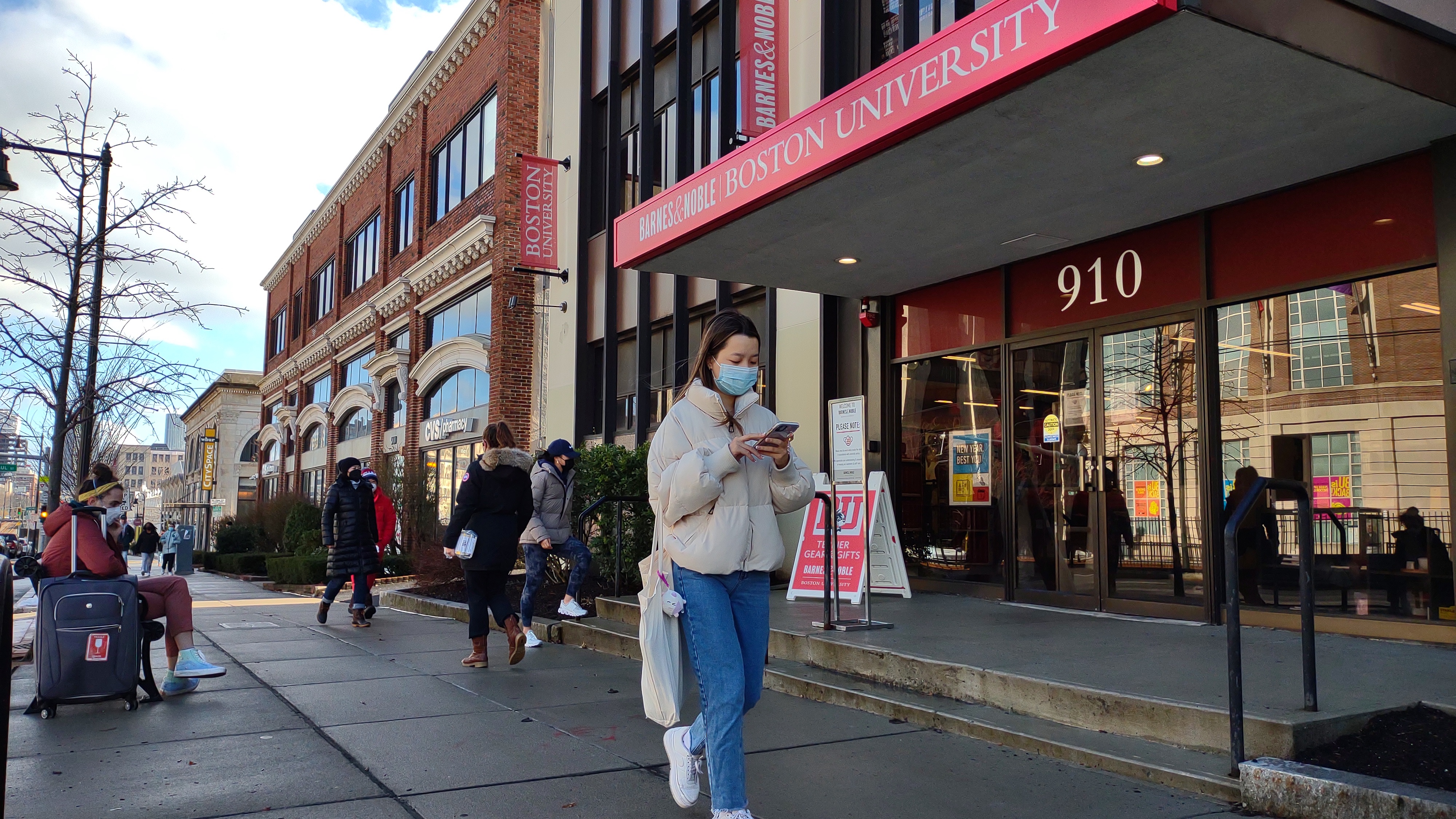 Despite omicron, most Mass. colleges to return to campus in person and on time - Vimarsana News