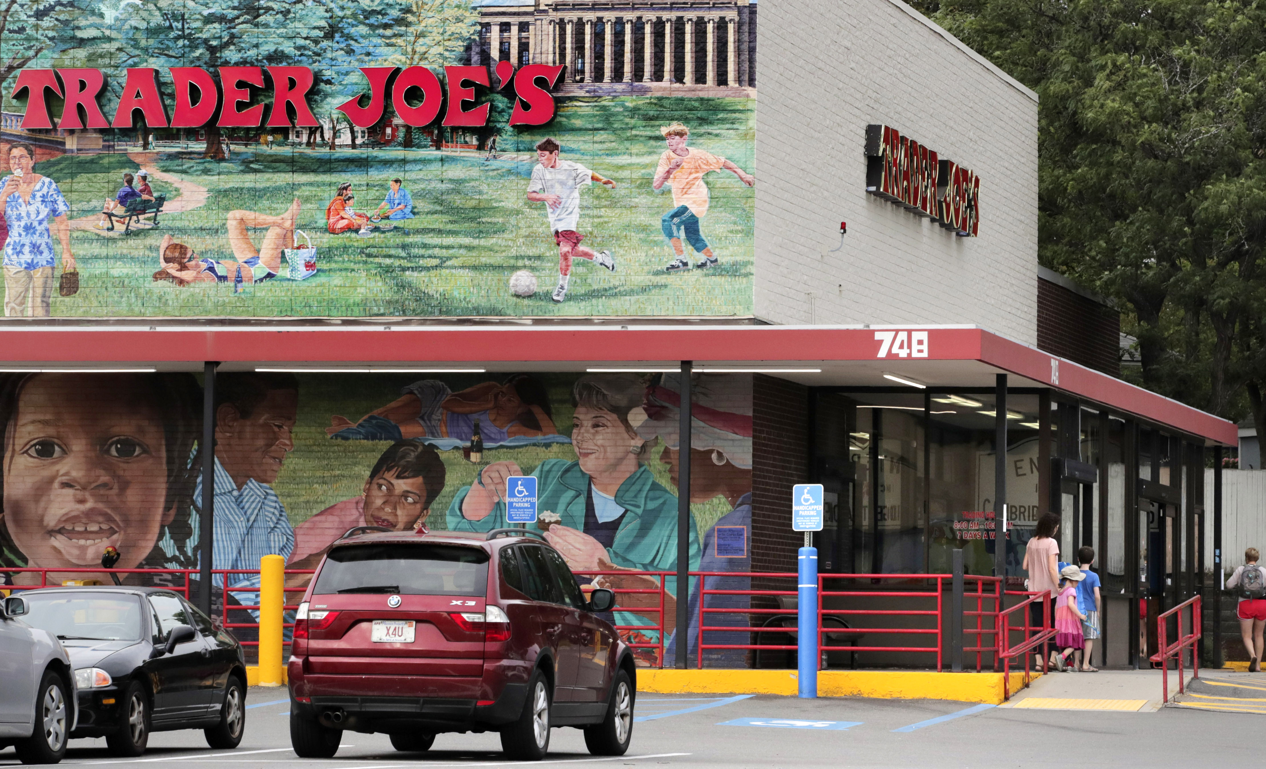Trader Joe's employees in Hadley vote to unionize - Vimarsana News