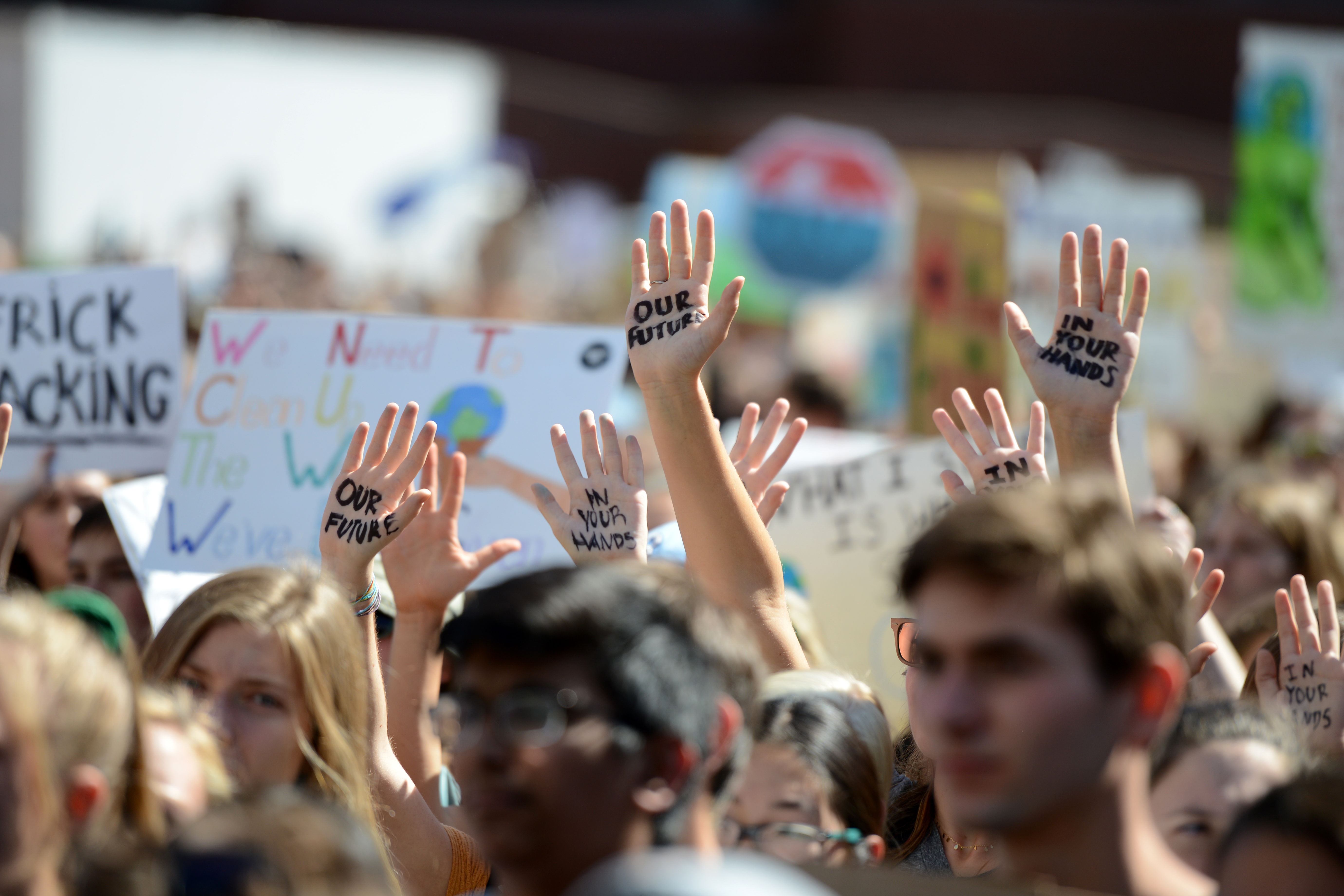 A 'second pandemic': Experts sound the alarm over eco-anxiety in young people - Vimarsana News
