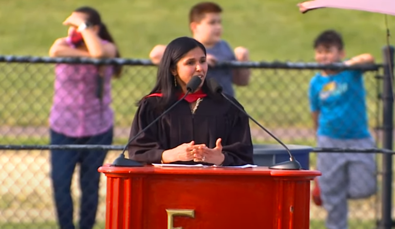 School superintendent accuses Everett mayor of having a racist agenda - Vimarsana News
